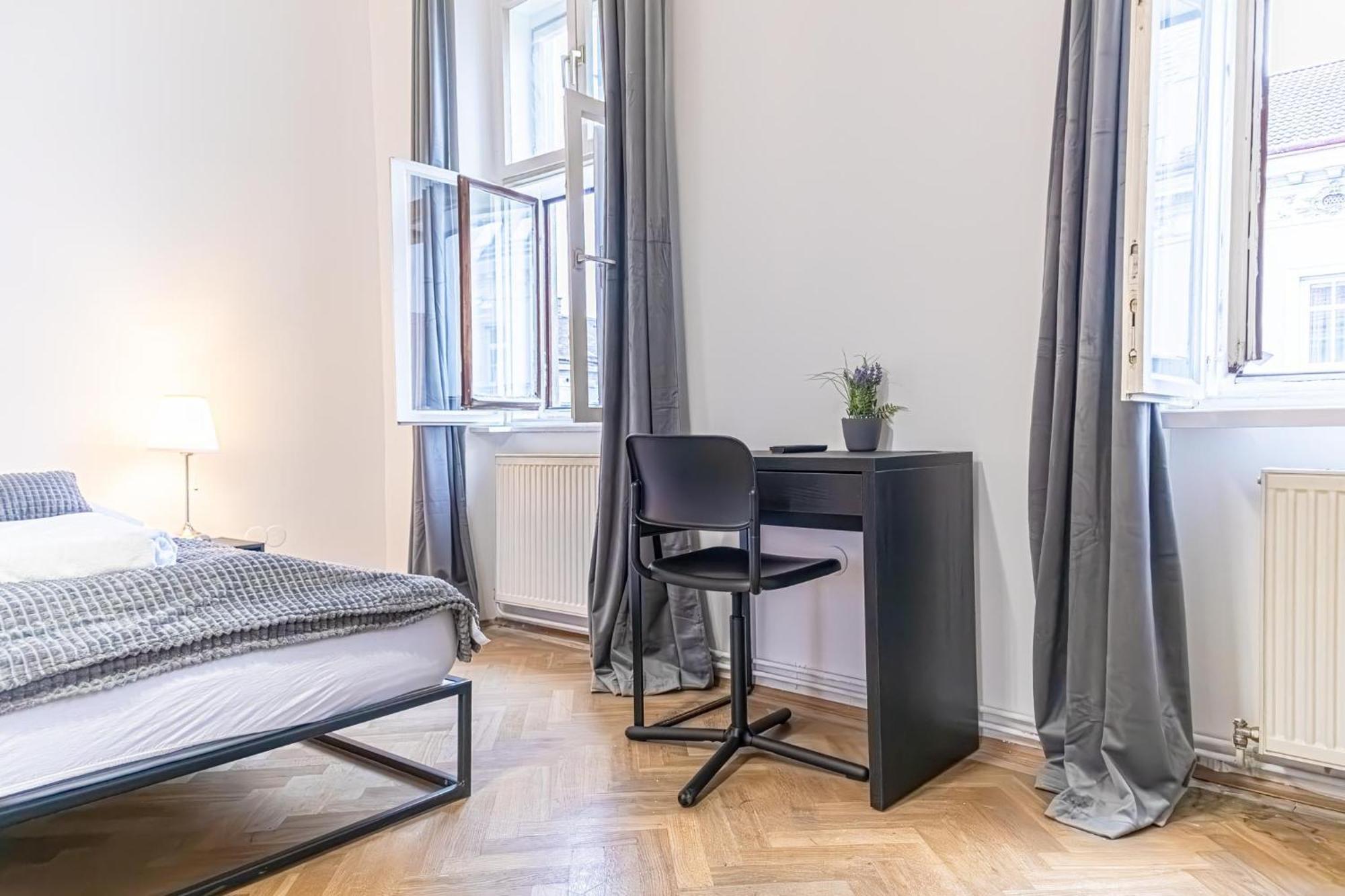 Spacious 2Br Apt -Near Wiener Stadthalle Burggassewiener Well Located Bagian luar foto