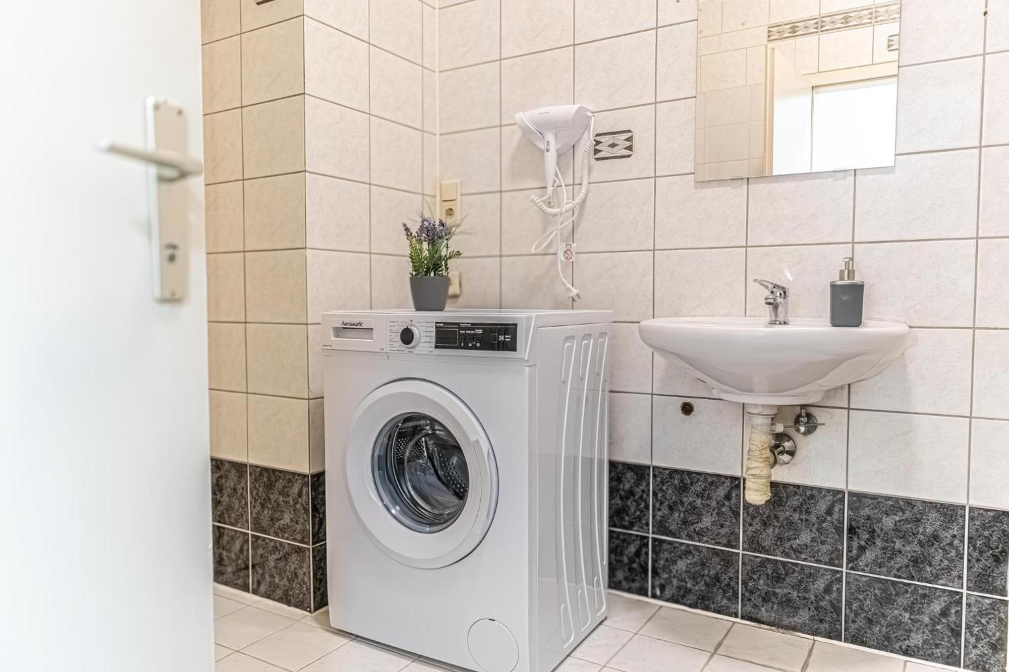 Spacious 2Br Apt -Near Wiener Stadthalle Burggassewiener Well Located Bagian luar foto