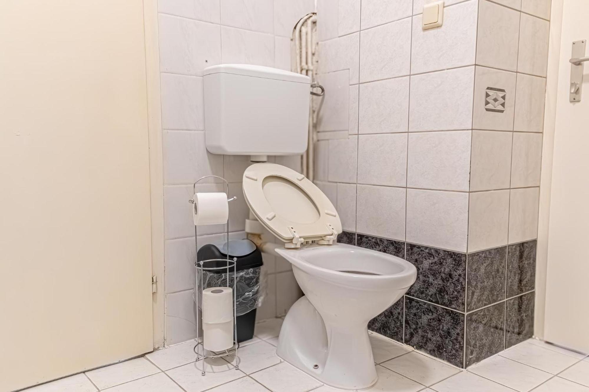 Spacious 2Br Apt -Near Wiener Stadthalle Burggassewiener Well Located Bagian luar foto