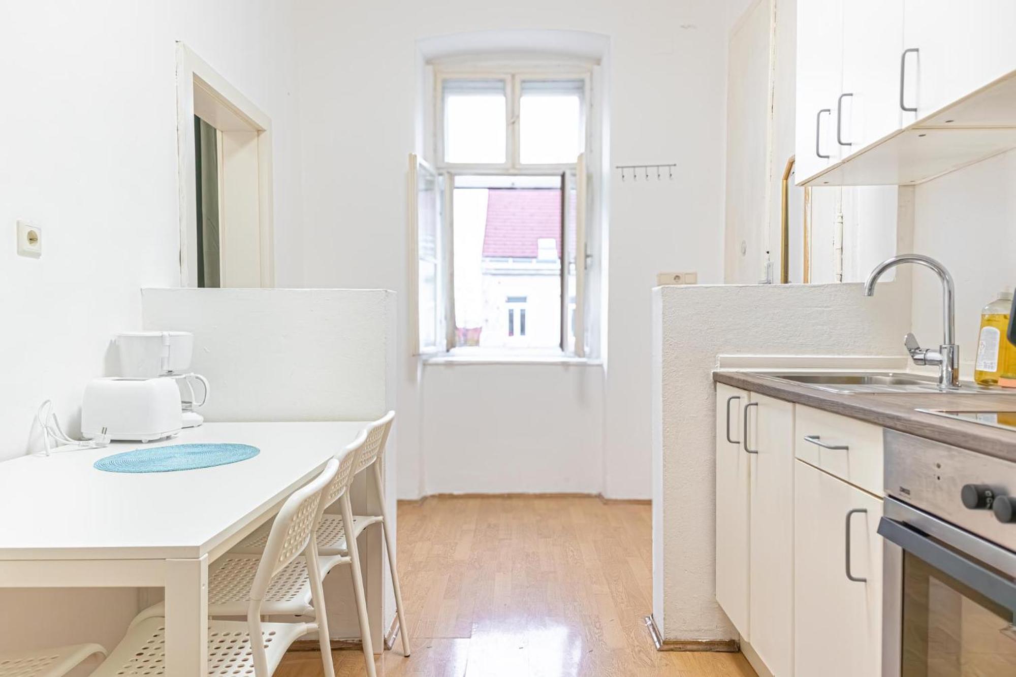 Spacious 2Br Apt -Near Wiener Stadthalle Burggassewiener Well Located Bagian luar foto