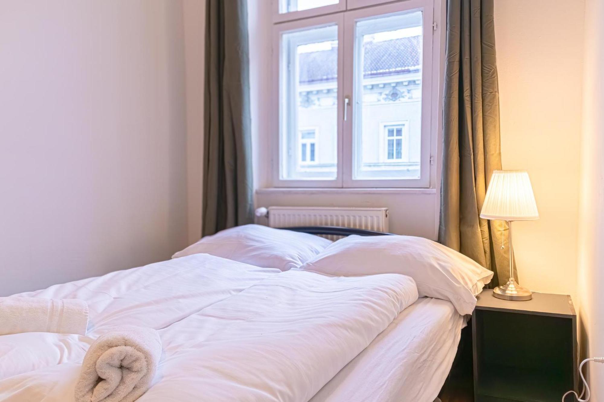 Spacious 2Br Apt -Near Wiener Stadthalle Burggassewiener Well Located Bagian luar foto